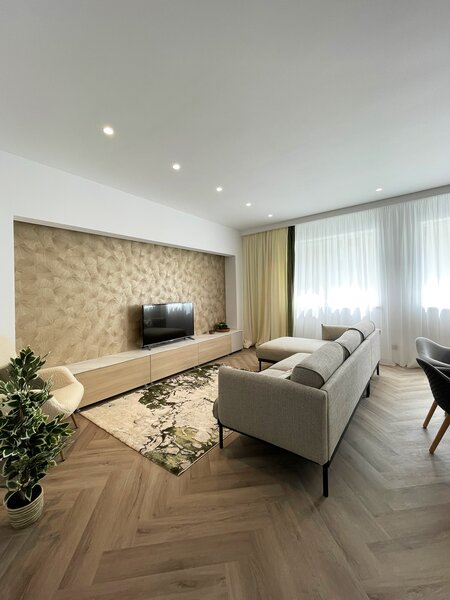 Rin Grand Hotel  2 Camere  65 mp  Recent Renovat  Mobilat designer